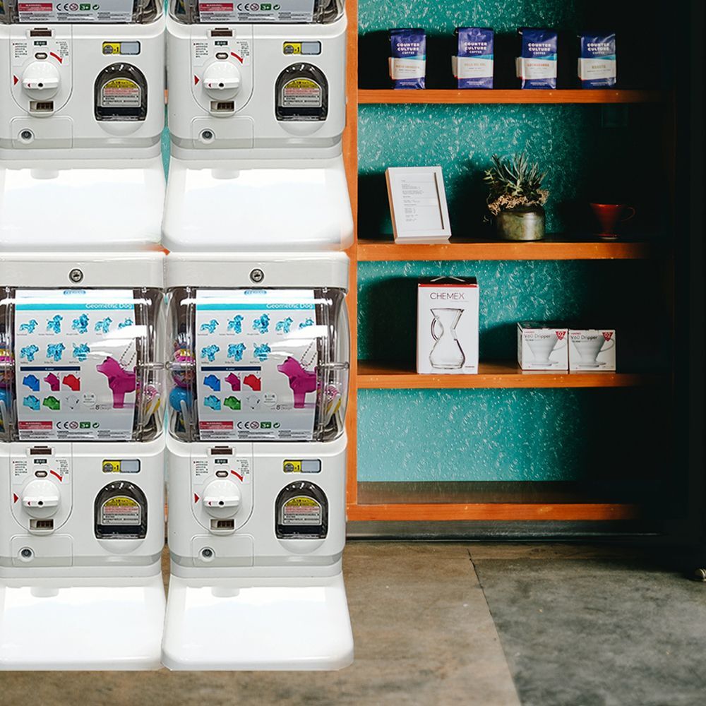 NNEDSZ Gachapon Capsule Toy Vending Machine Collectible Gacha Dispenser WHITE